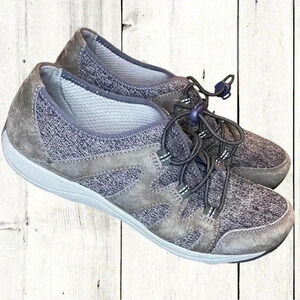 Dansko Holland Suede shoes. Size 39 (8.5 - 9)